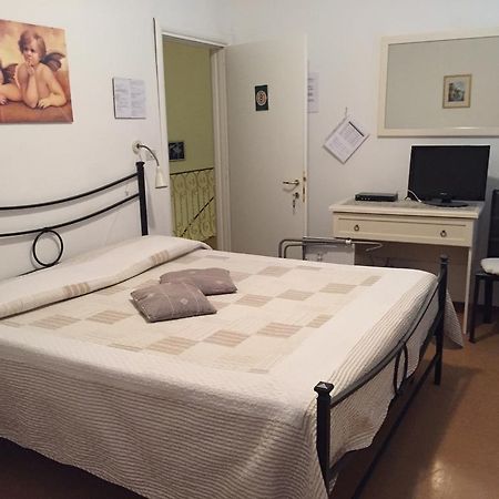 Hotel Plinio Лено Экстерьер фото