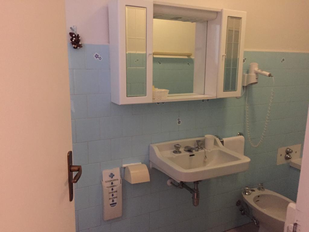 Hotel Plinio Лено Экстерьер фото