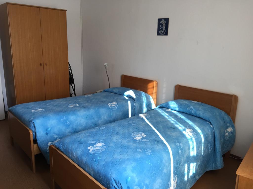 Hotel Plinio Лено Номер фото