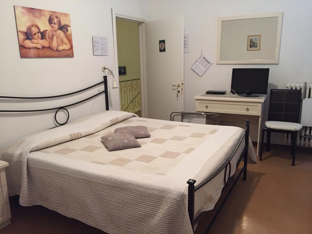 Hotel Plinio Лено Экстерьер фото