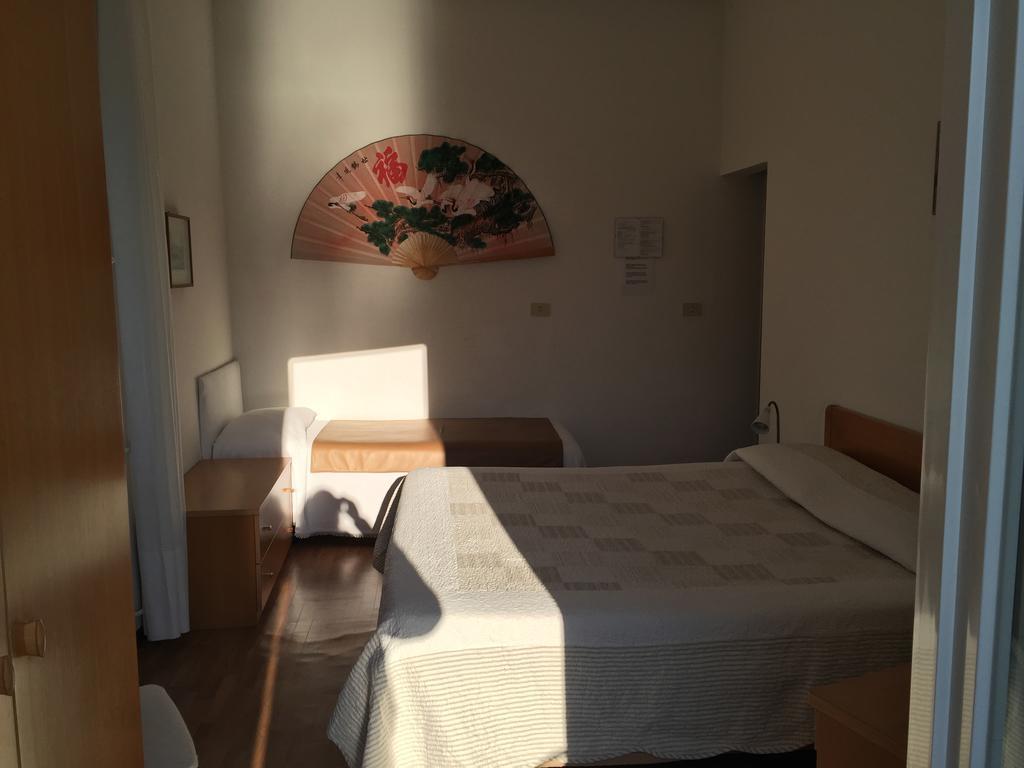 Hotel Plinio Лено Экстерьер фото