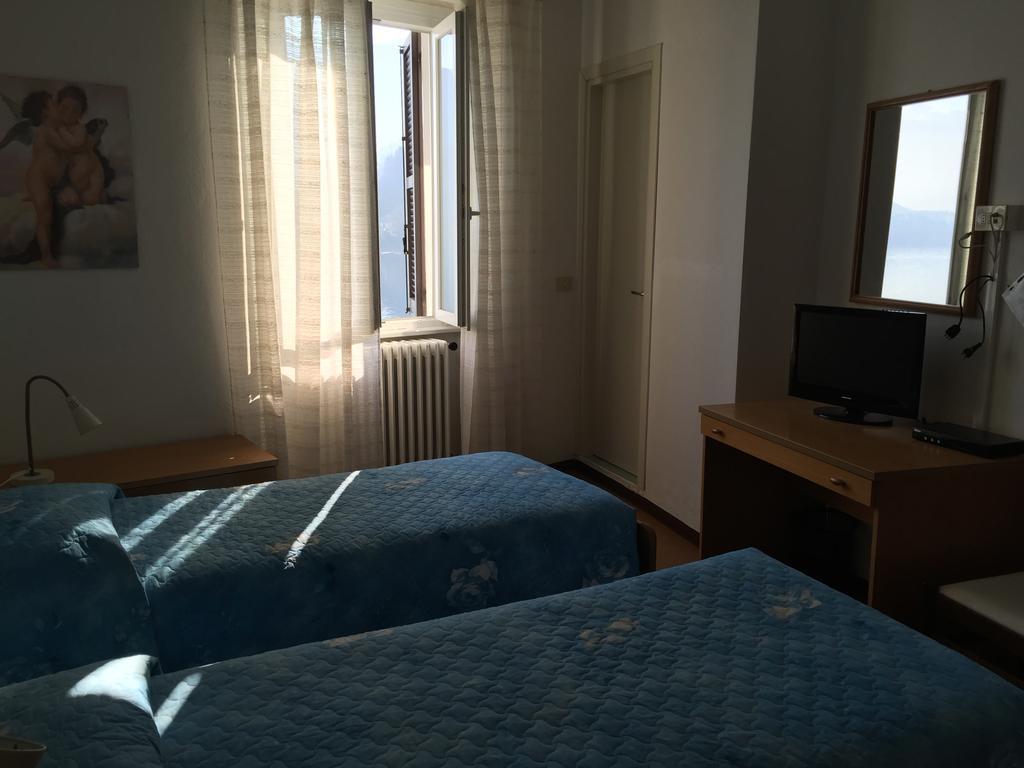 Hotel Plinio Лено Номер фото