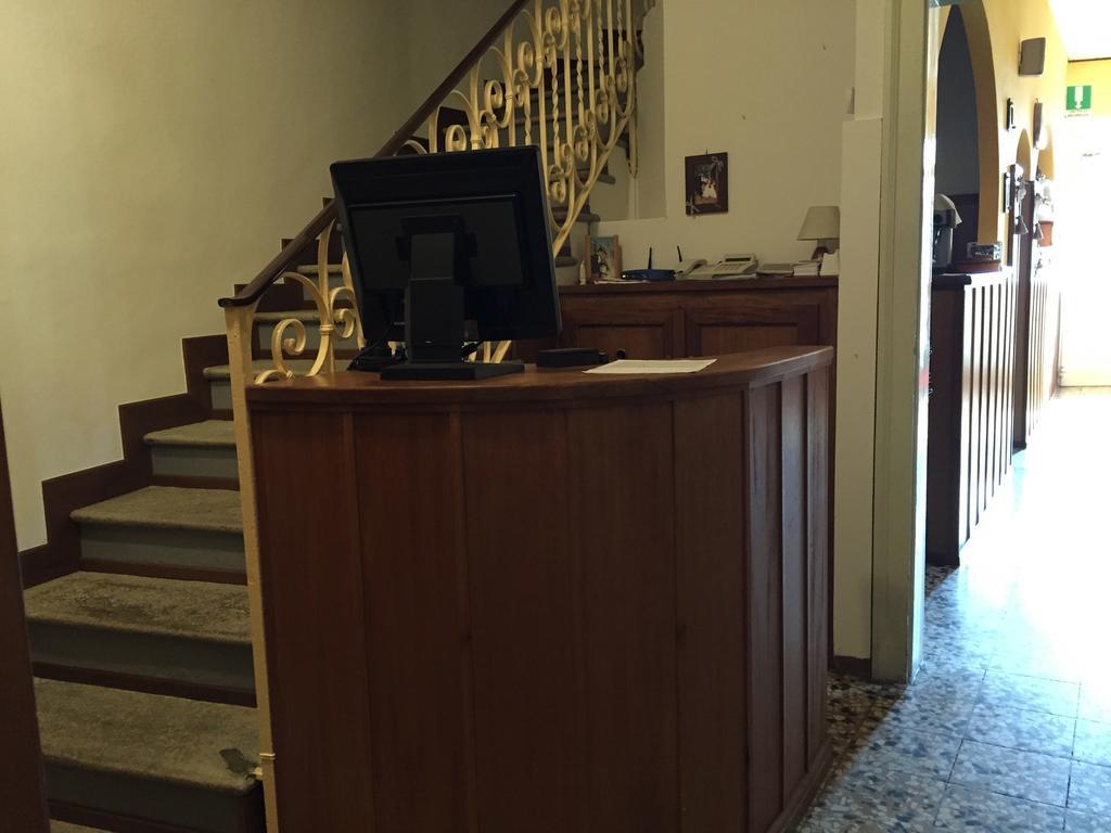 Hotel Plinio Лено Экстерьер фото